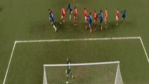 “巴尔加斯海港归队焕发新生，哈萨战场扭转局势助力三球三助，加盟11场战绩斐然”